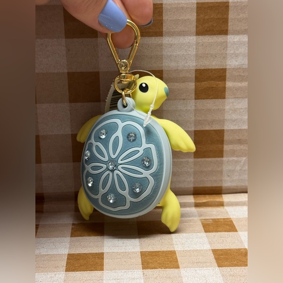 NWT B&BW Glam Sea Turtle Keychain Pocketbac holder•COMES WITH NEW/CURRENT REFILL - Picture 5 of 6